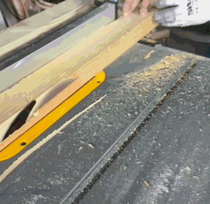 Délignage avec la scie sous table